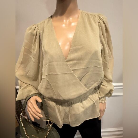 NWT V neck smocked neck peplum Blouse - Picture 8 of 10